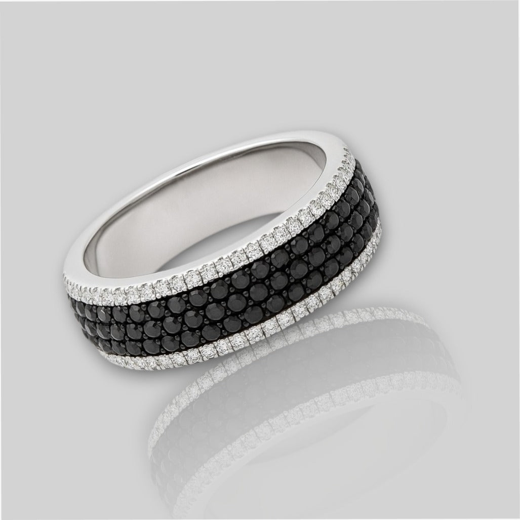 Elegant black and white moissanite dimond ring
