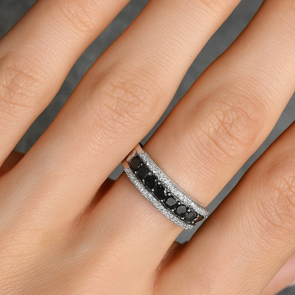 Elegent black and white dimond band