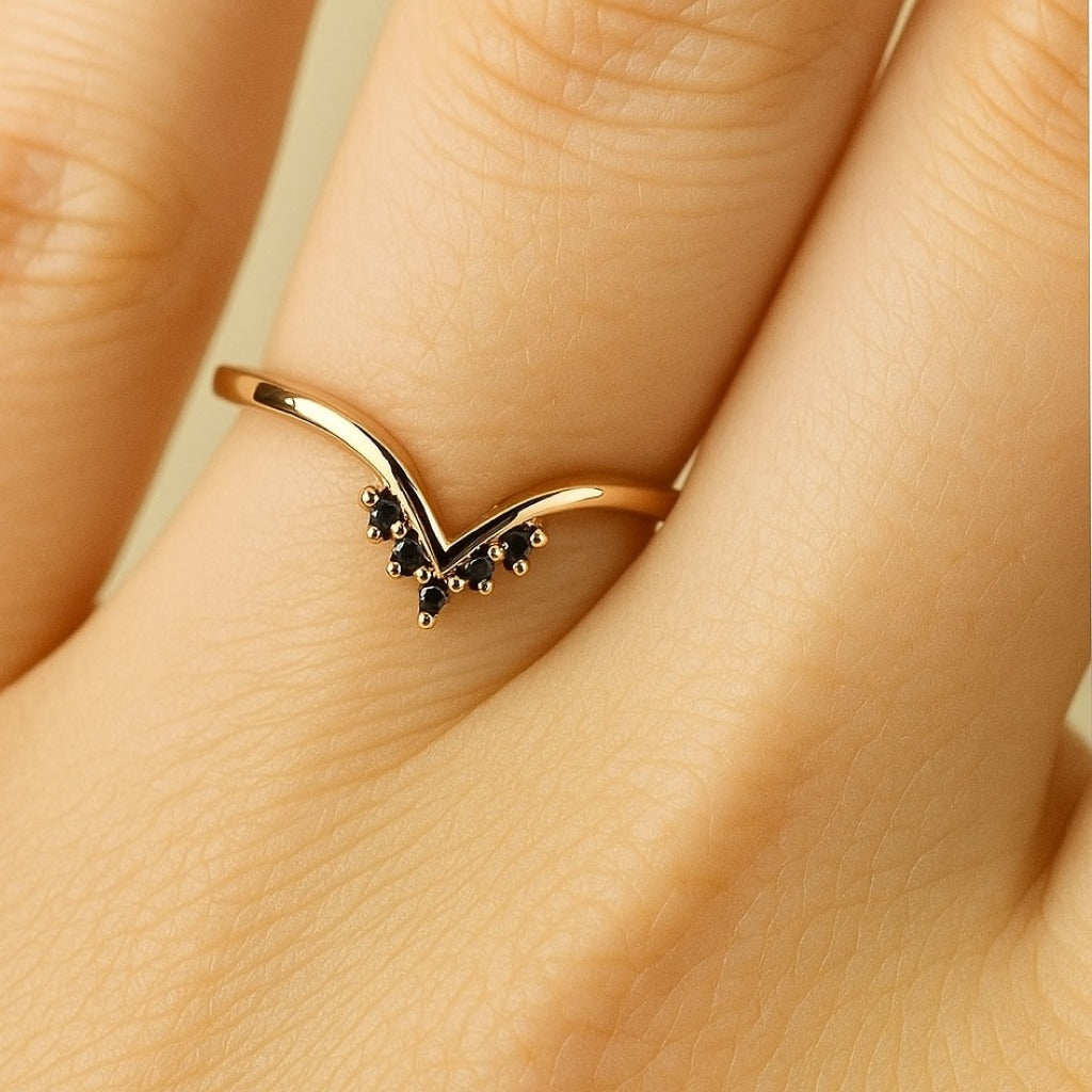 leek V-Shaped moissanite Black Diamond Ring