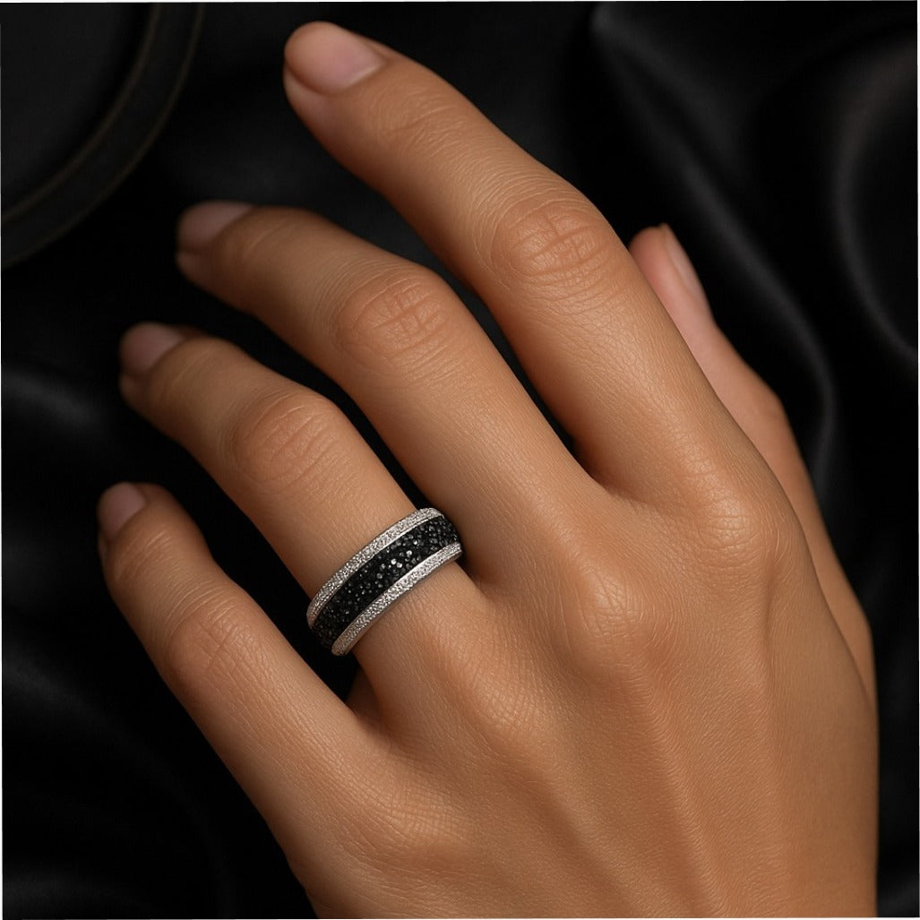 Elegant black and white moissanite dimond ring